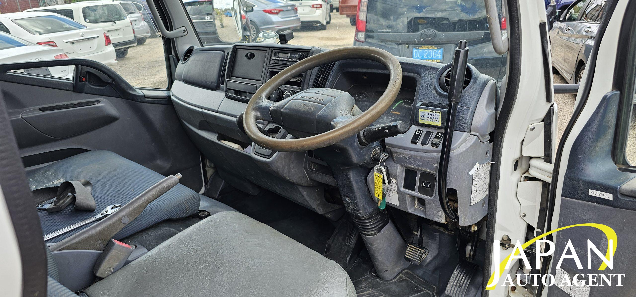 2011 MITSUBISHI CANTER