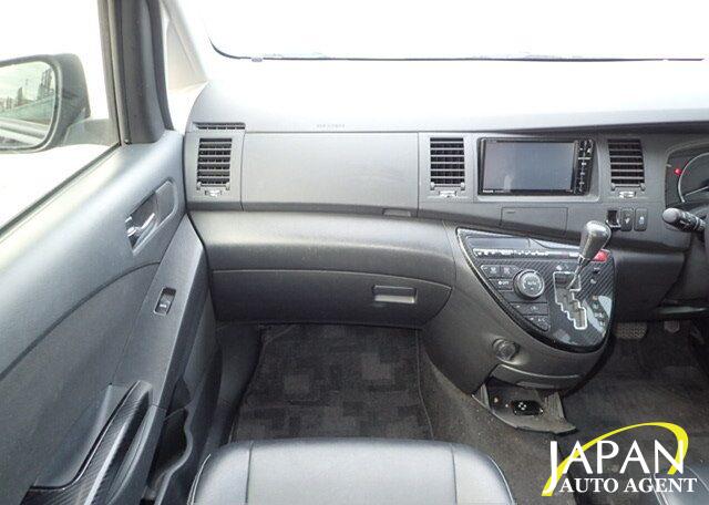 2015 TOYOTA ISIS PLATANA V