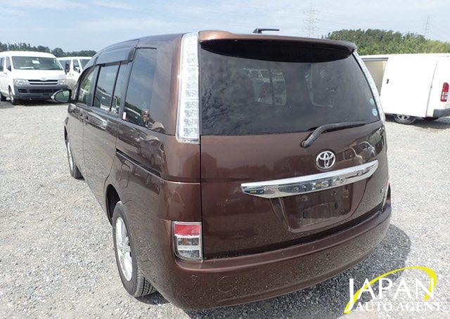 2016 Toyota Isis Platana