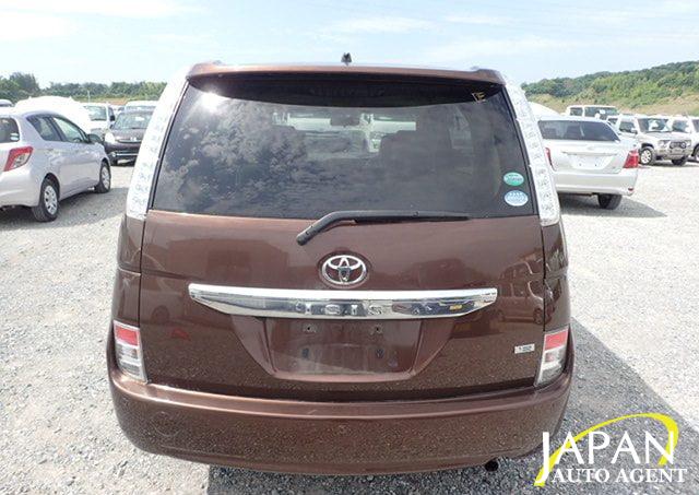 2016 Toyota Isis Platana