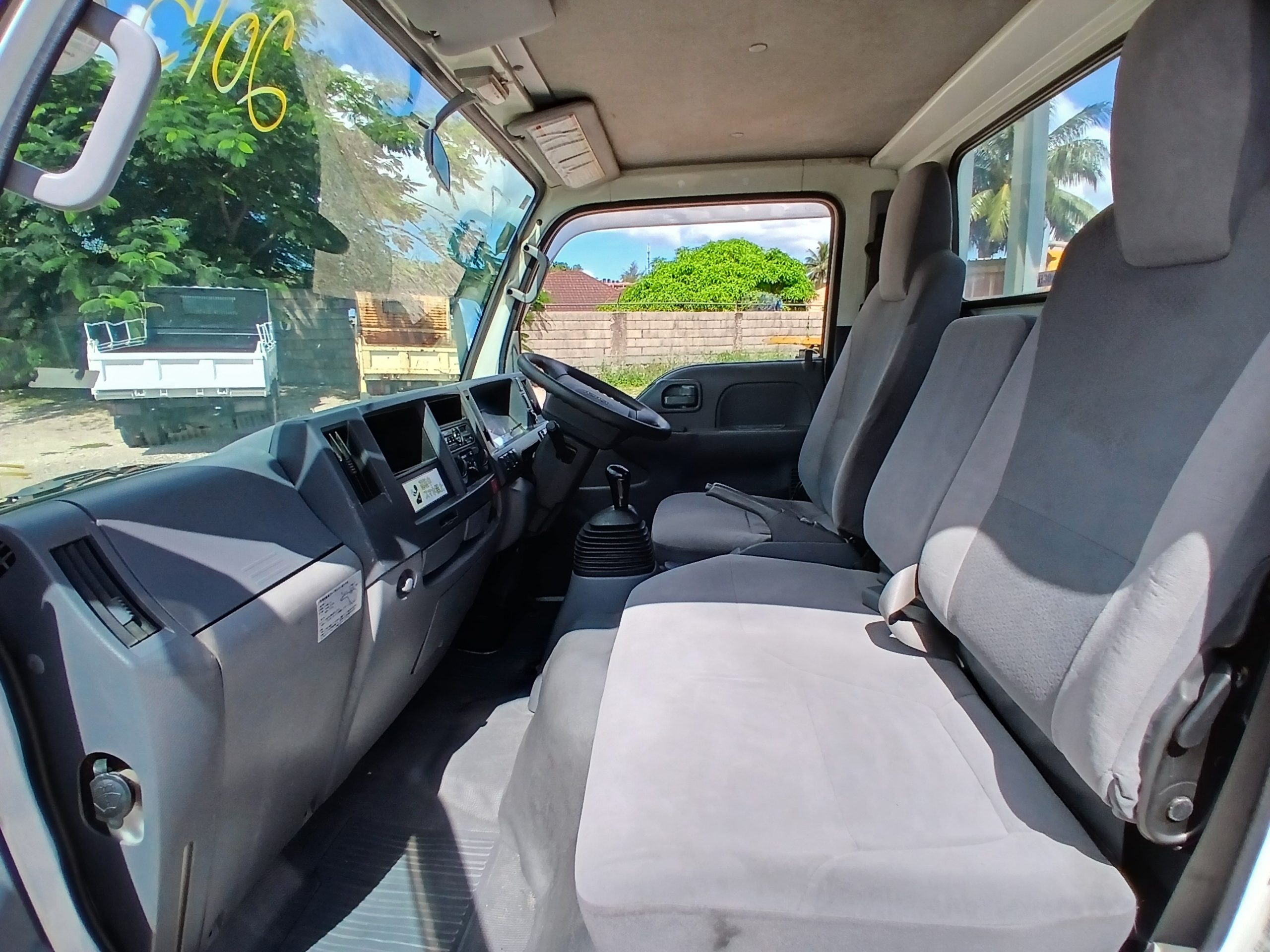 2015 Isuzu Elf Dropside Truck