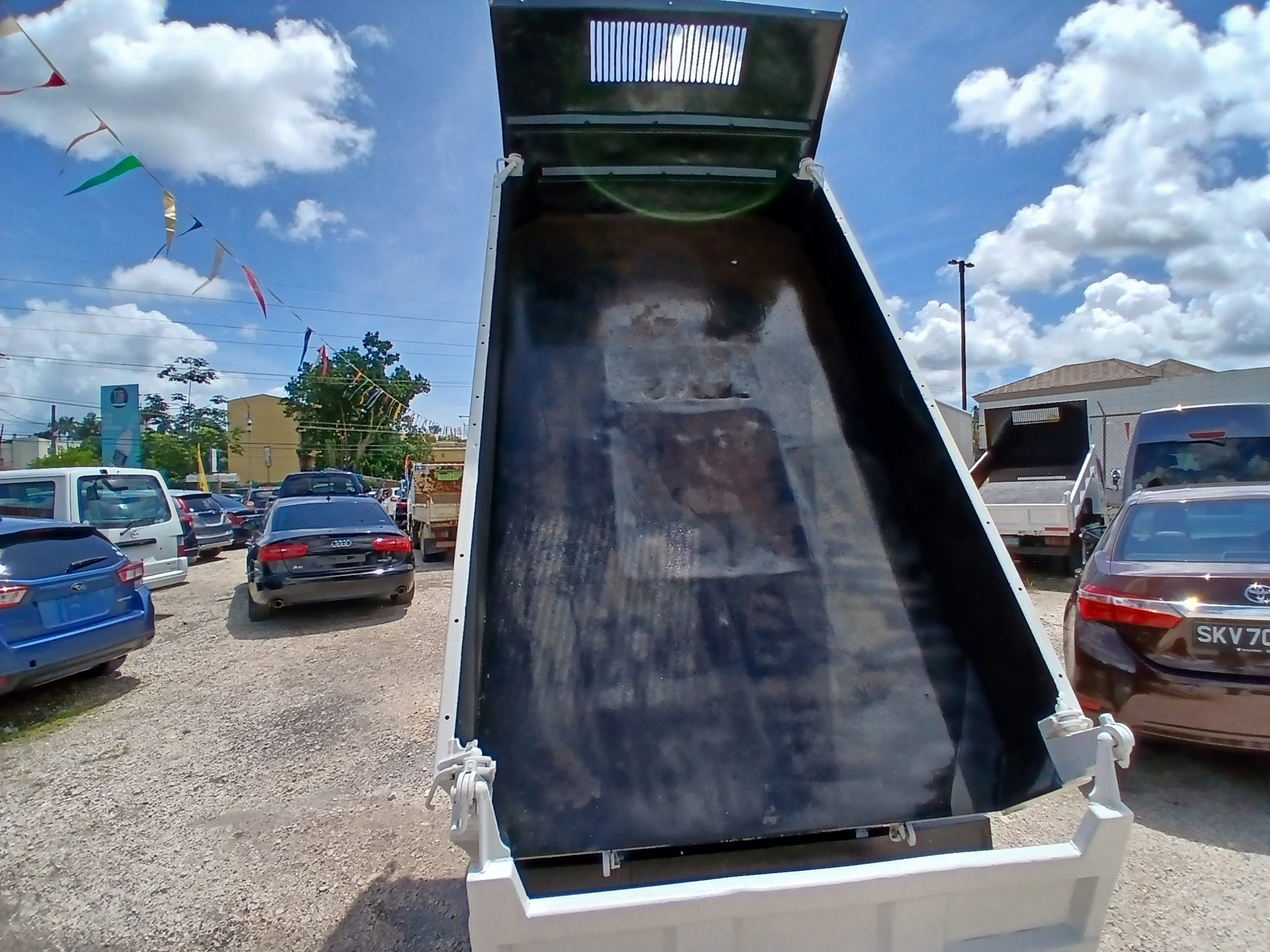 2009 Toyota Dyna 3 Way Tipper Truck