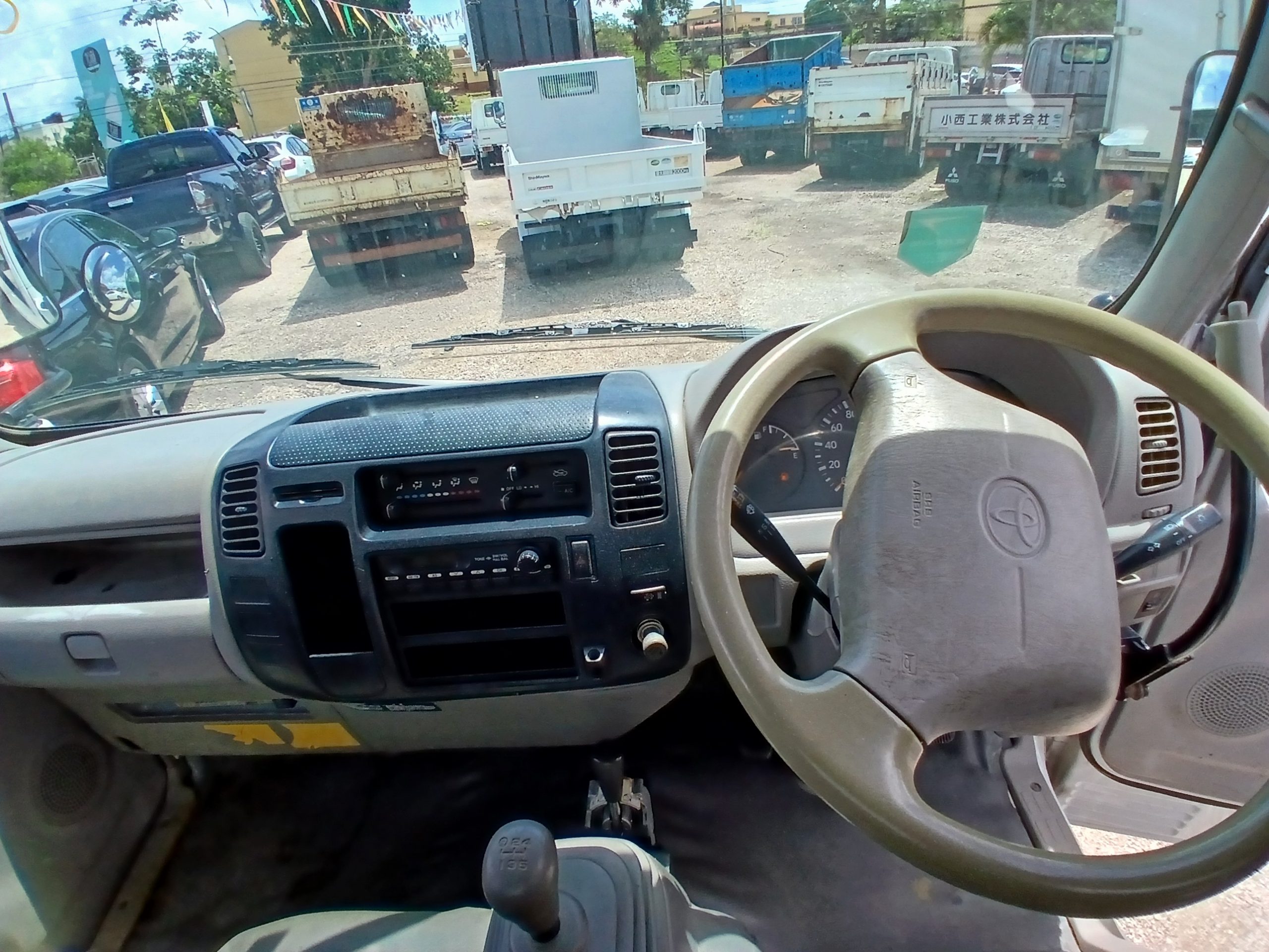 2009 Toyota Dyna 3 Way Tipper Truck