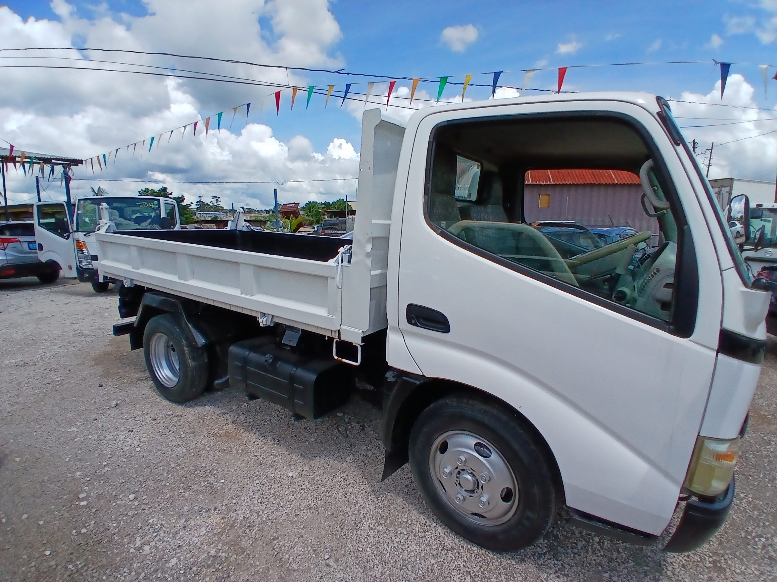 2009 Toyota Dyna 3 Way Tipper Truck