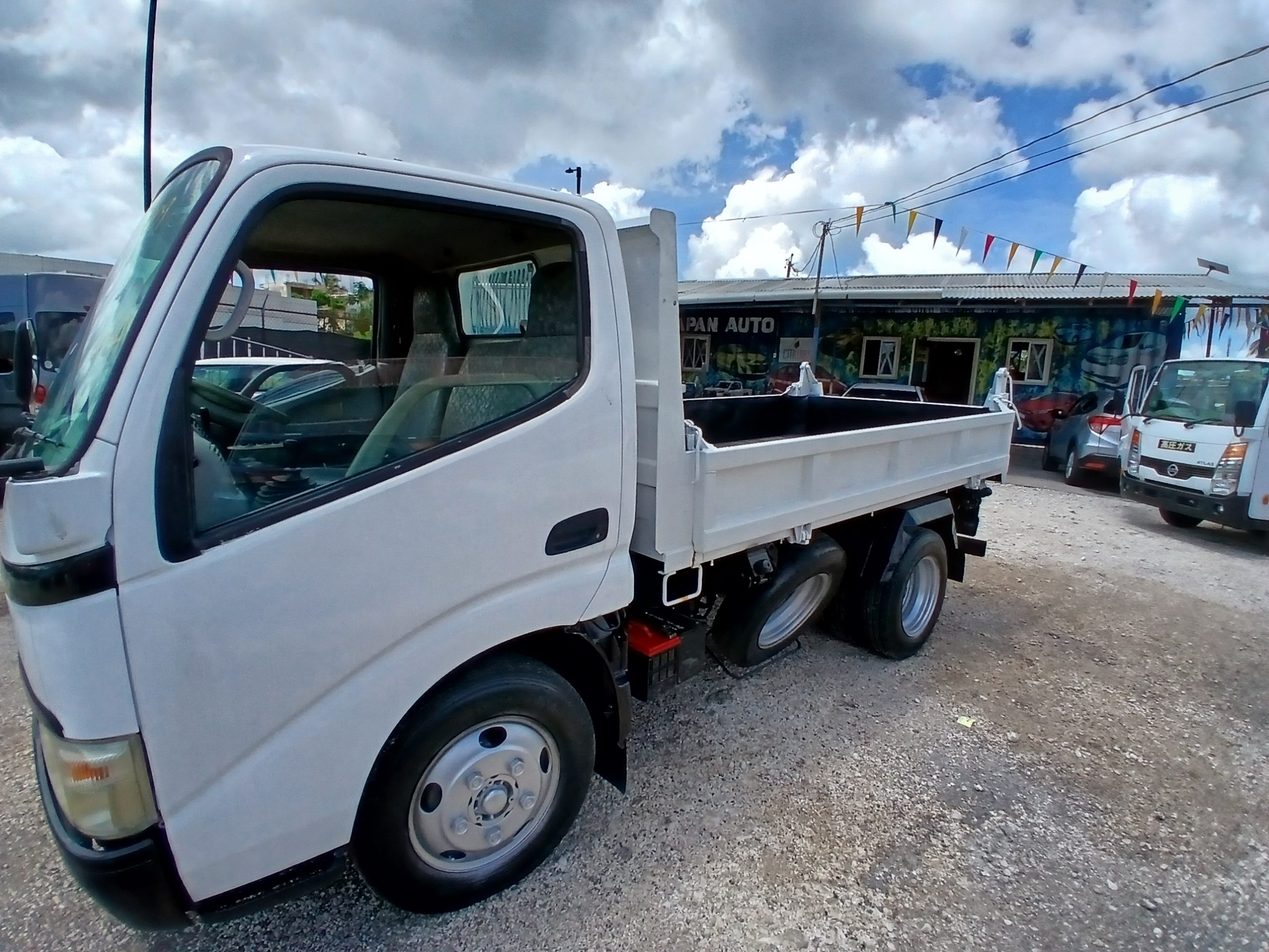 2009 Toyota Dyna 3 Way Tipper Truck