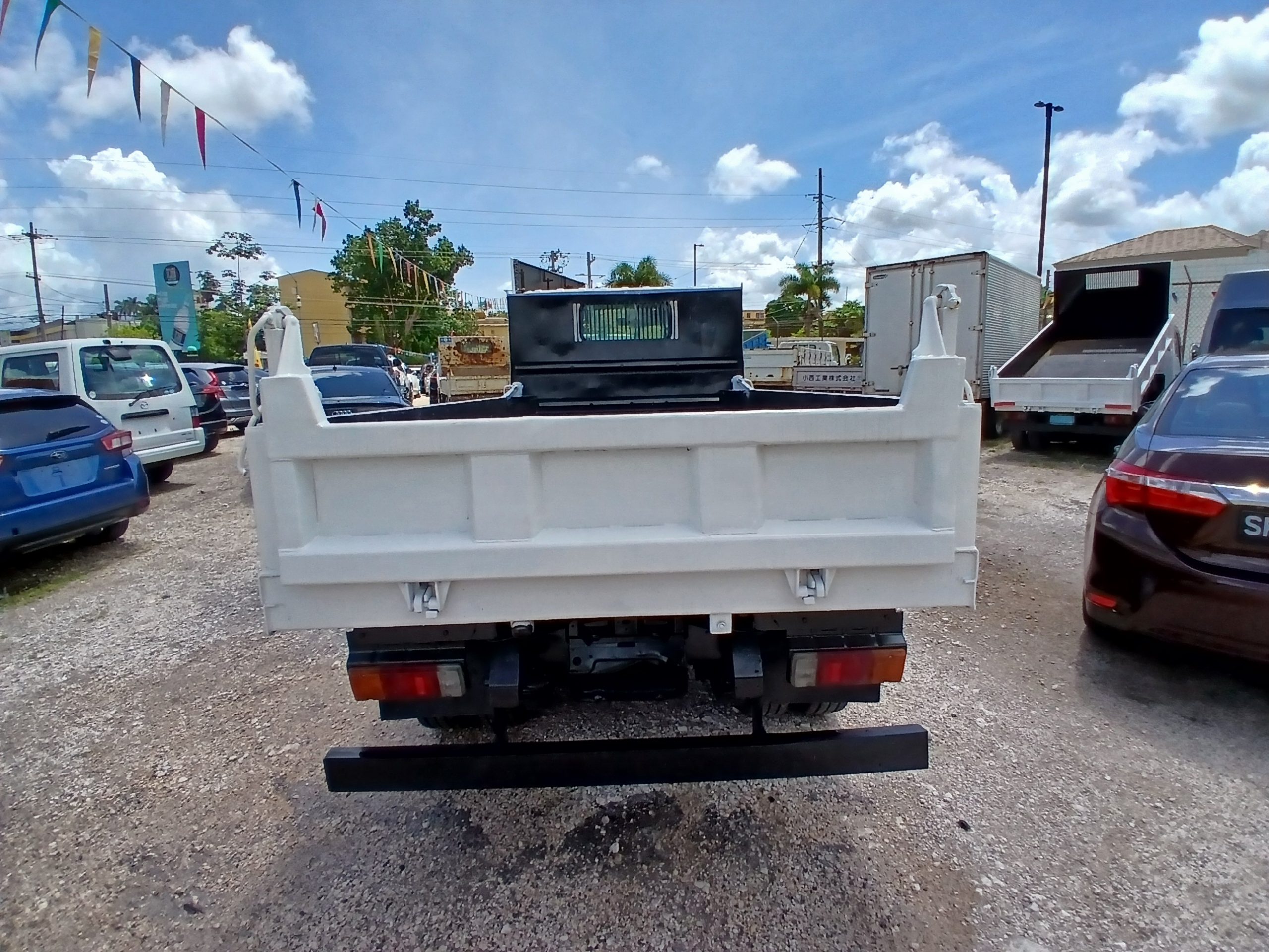 2009 Toyota Dyna 3 Way Tipper Truck