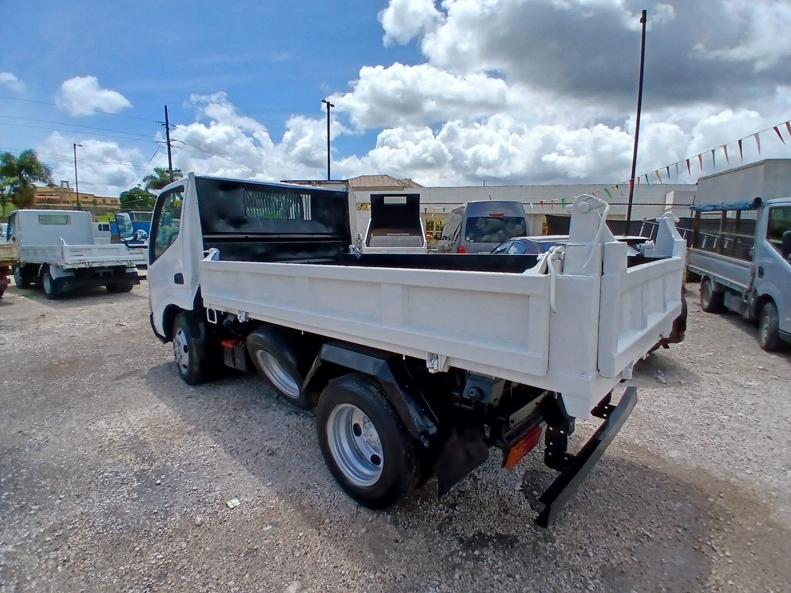 2009 Toyota Dyna 3 Way Tipper Truck