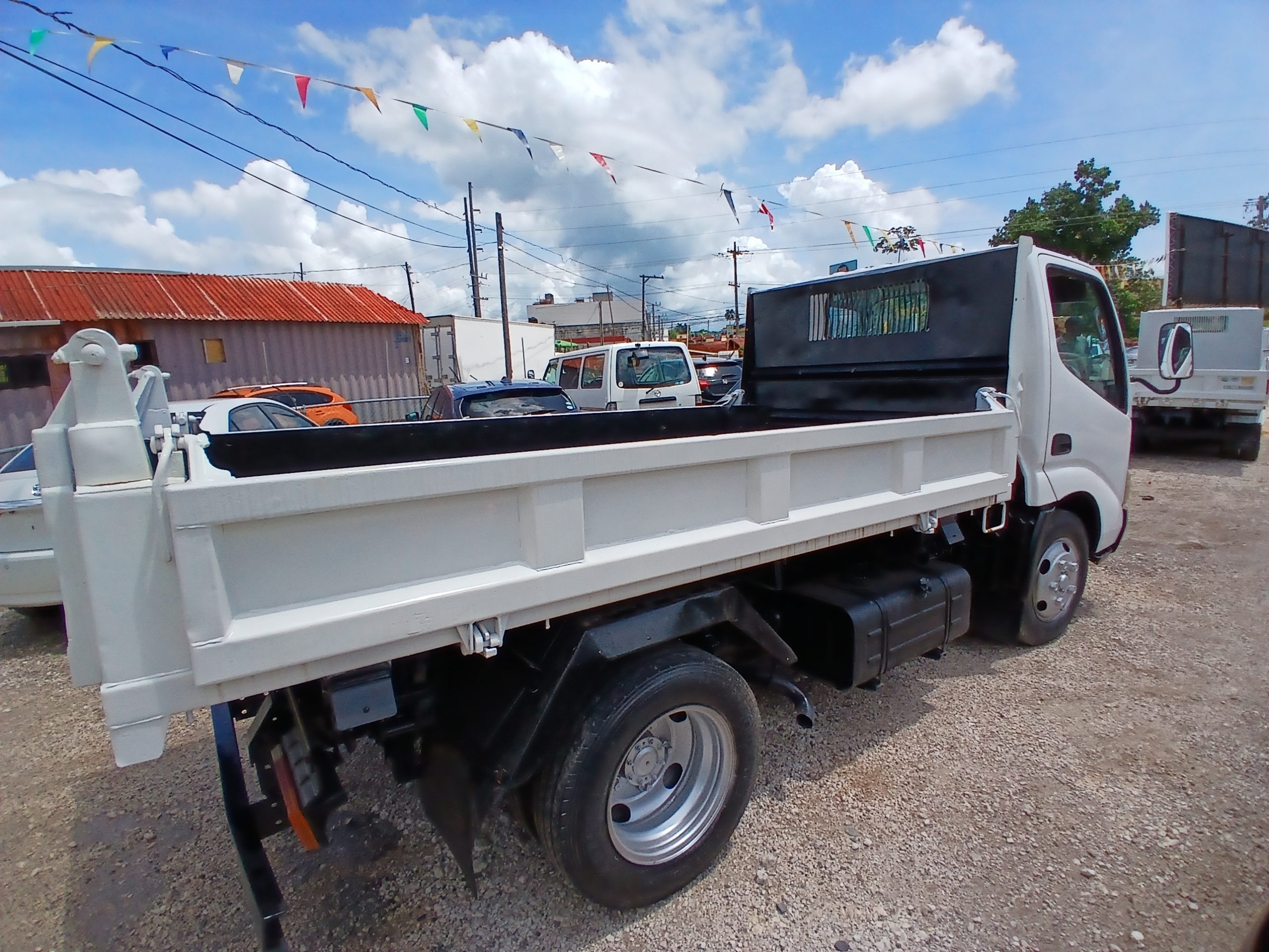 2009 Toyota Dyna 3 Way Tipper Truck