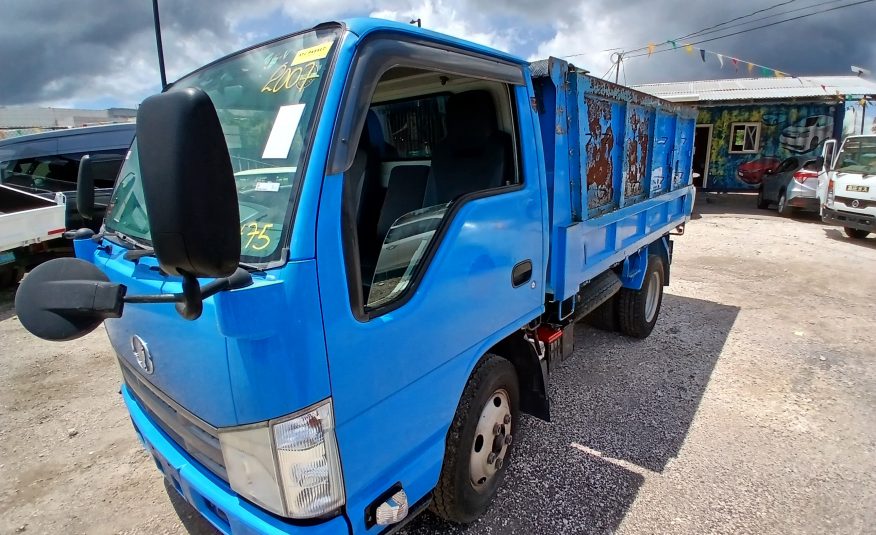 2009 Nissan Condor Rebadged Truck