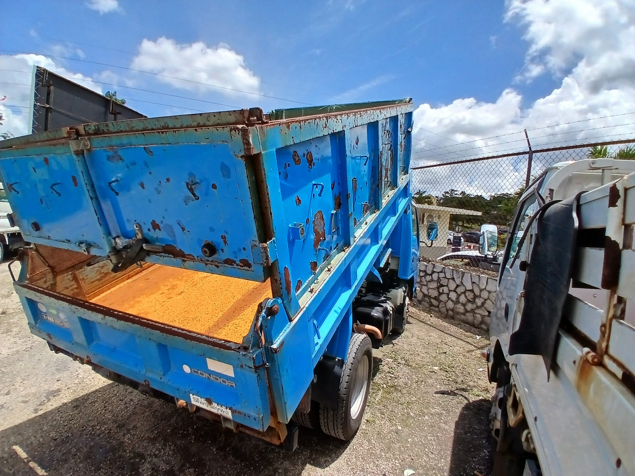 2009 Nissan Condor Rebadged Truck