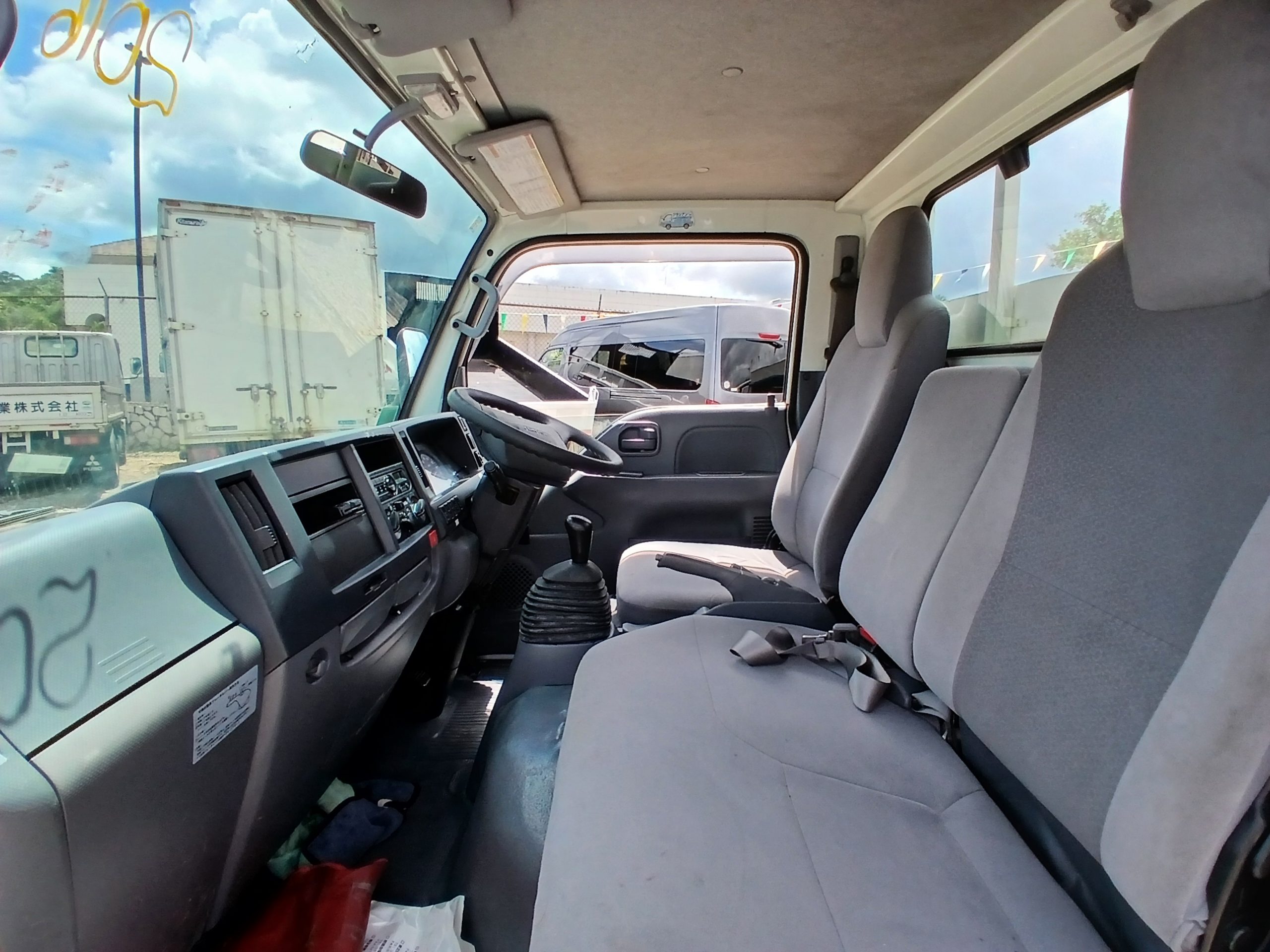 2016 Isuzu Elf Liftgate Truck