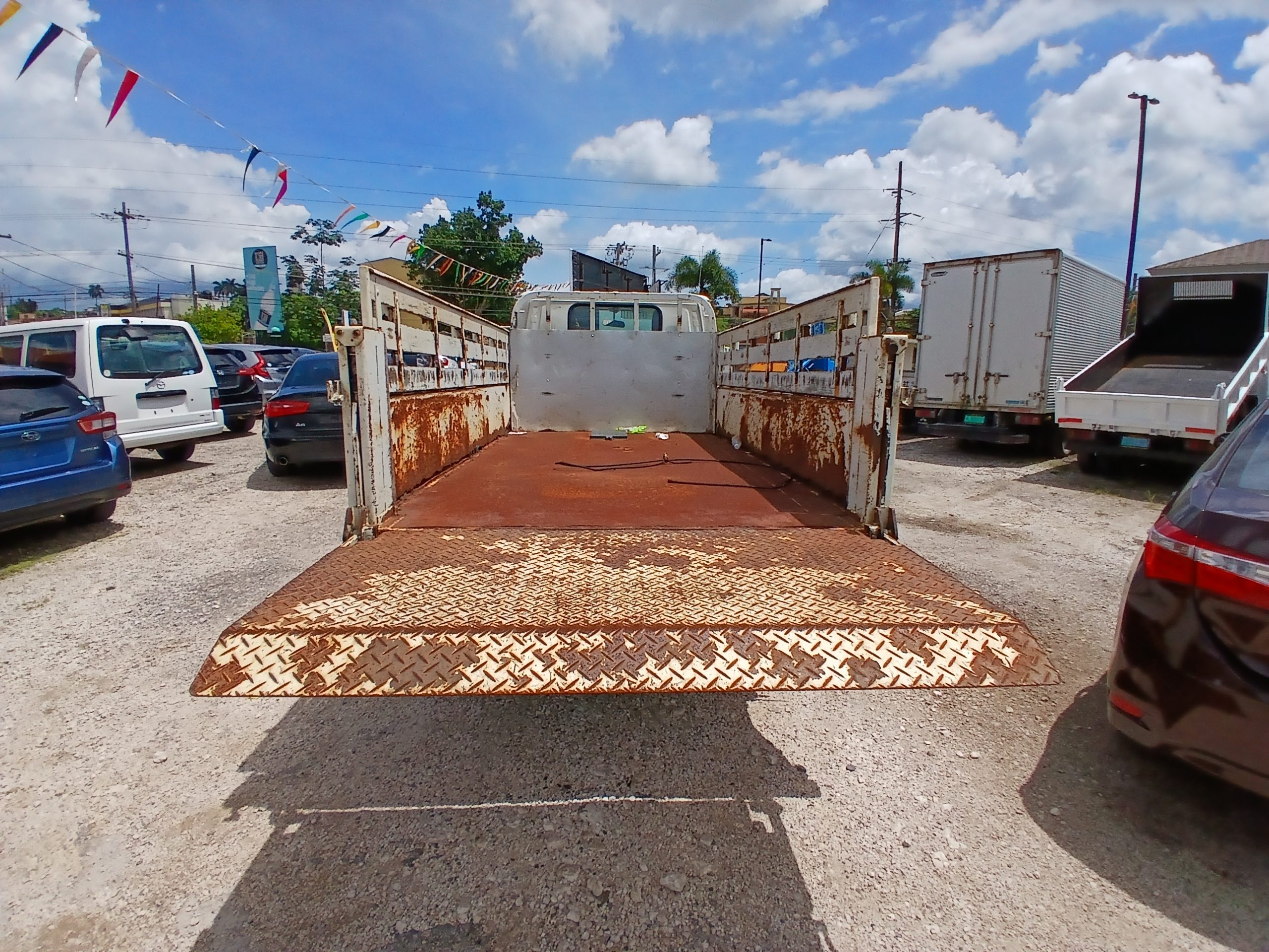 2016 Isuzu Elf Liftgate Truck