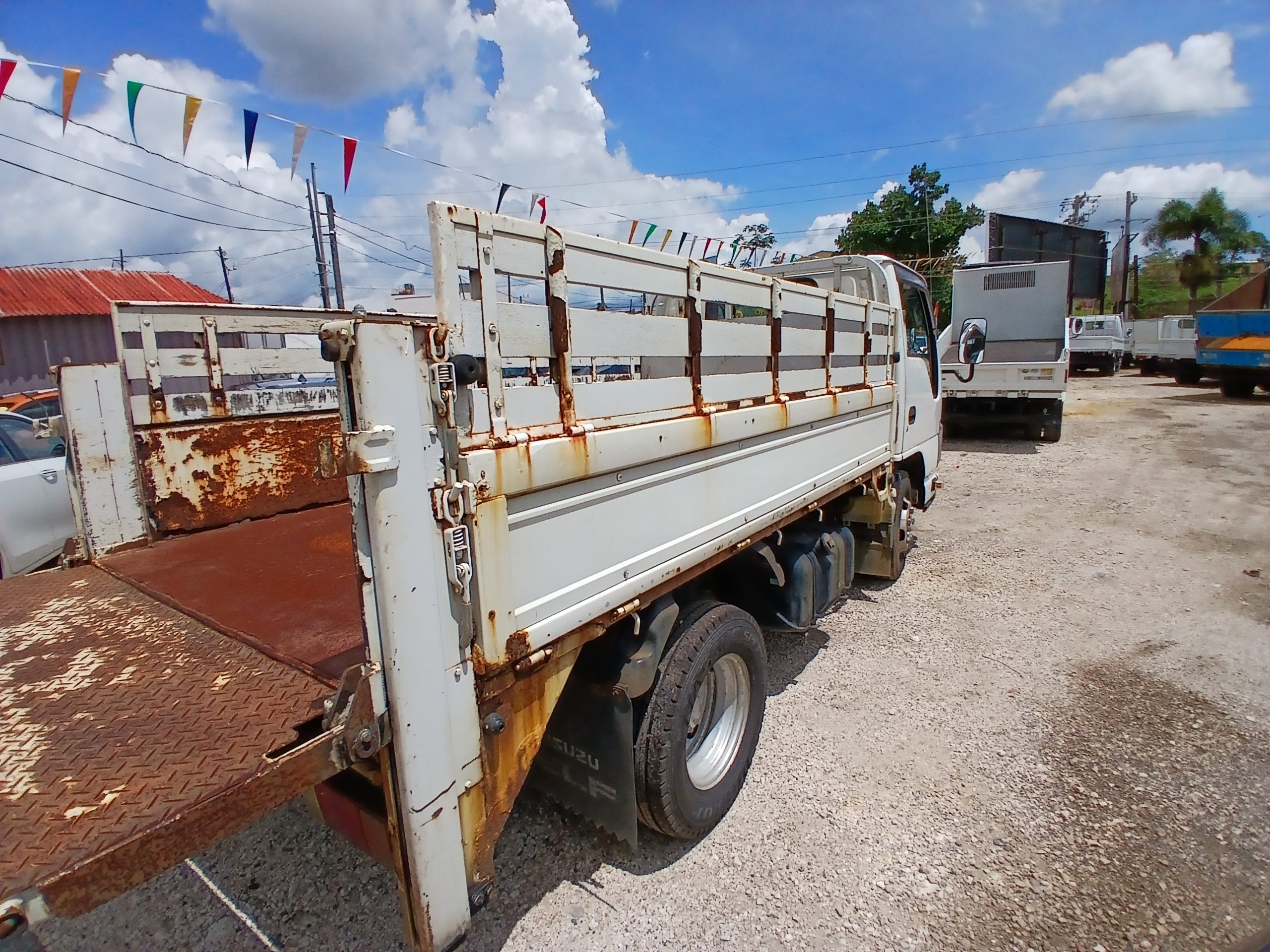 2016 Isuzu Elf Liftgate Truck