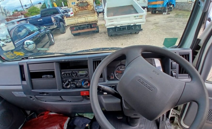 2016 Isuzu Elf Liftgate Truck