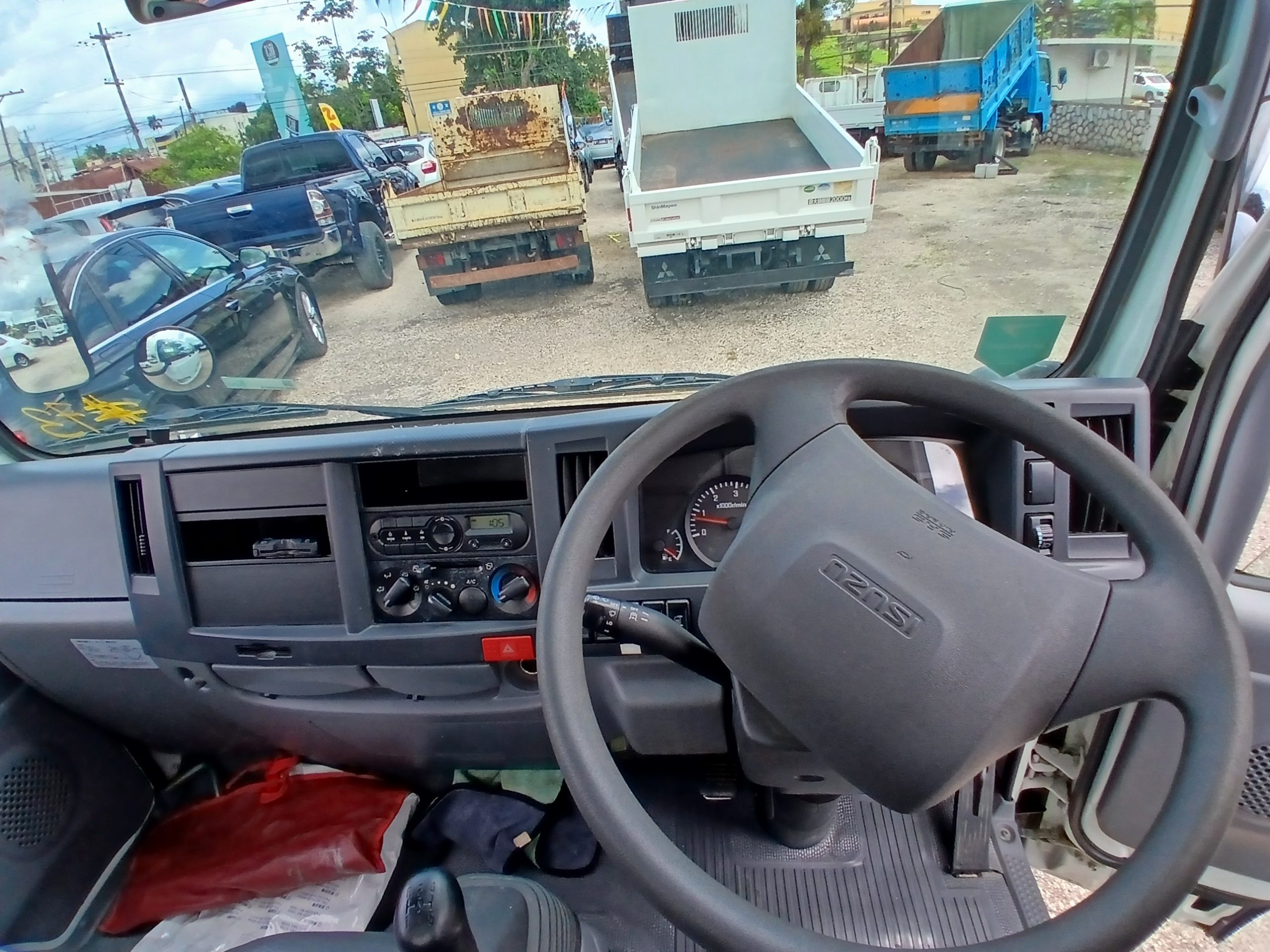 2016 Isuzu Elf Liftgate Truck