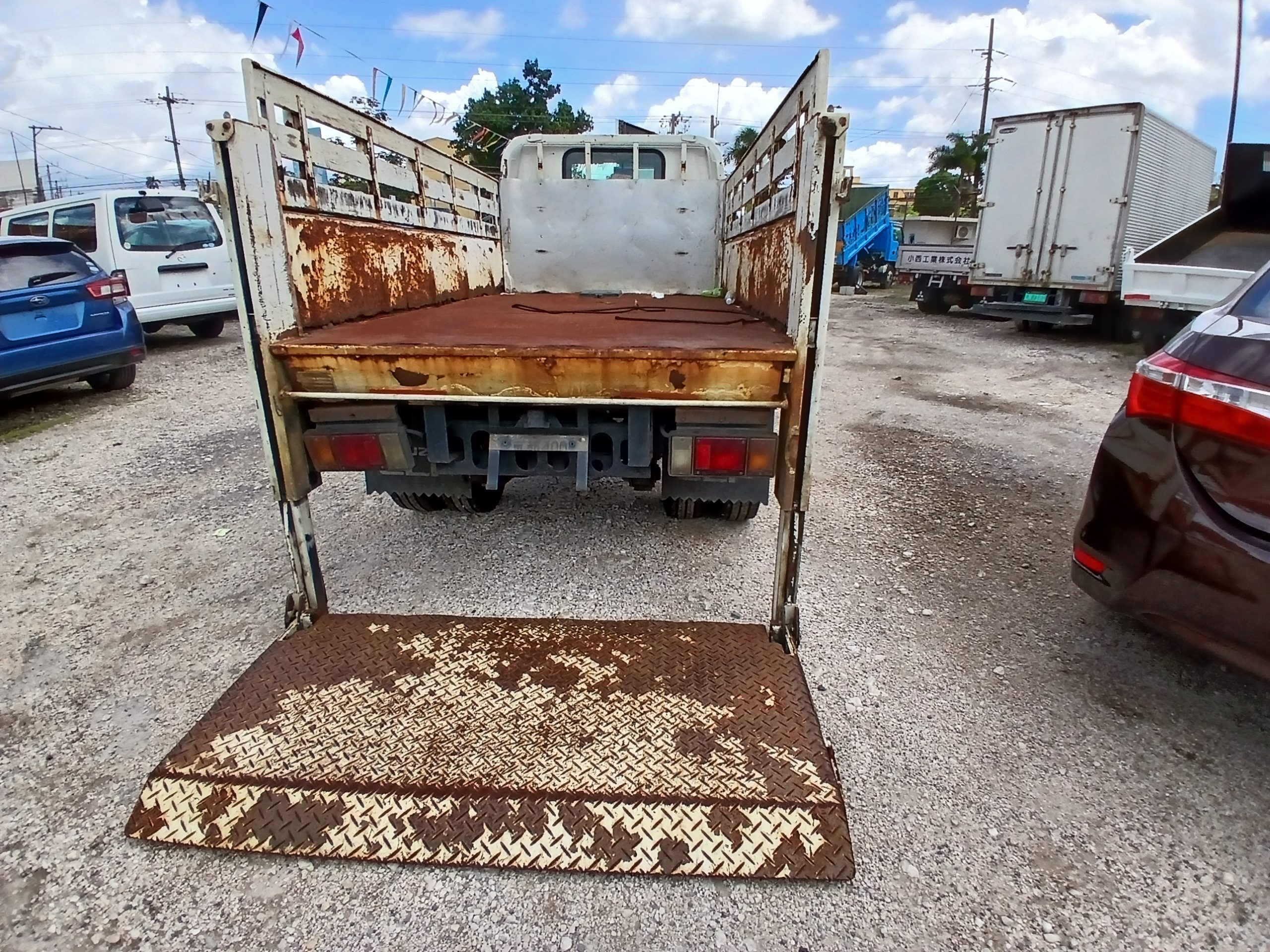 2016 Isuzu Elf Liftgate Truck