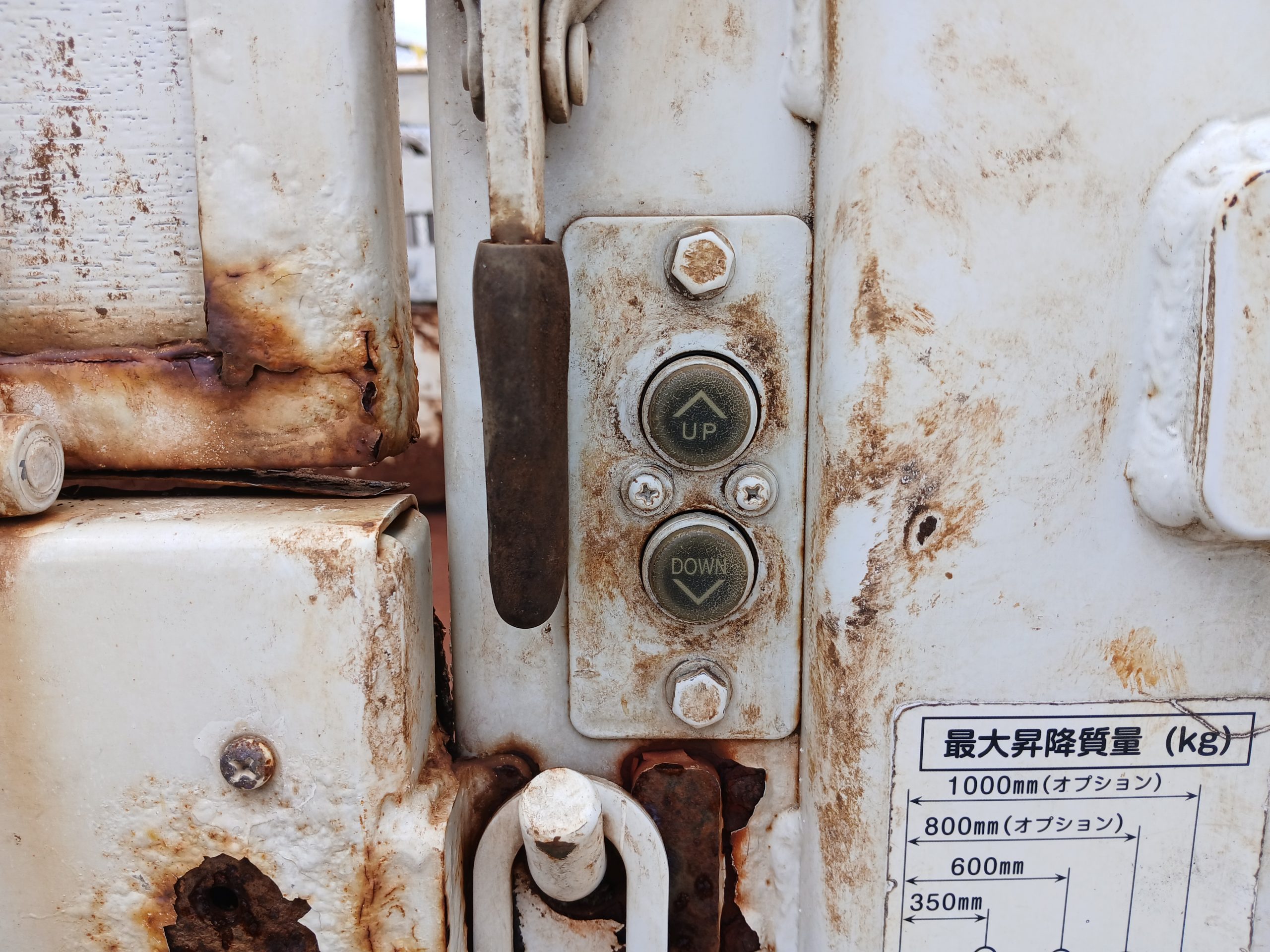 2016 Isuzu Elf Liftgate Truck