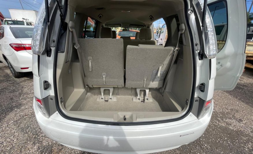2015 Toyota Isis