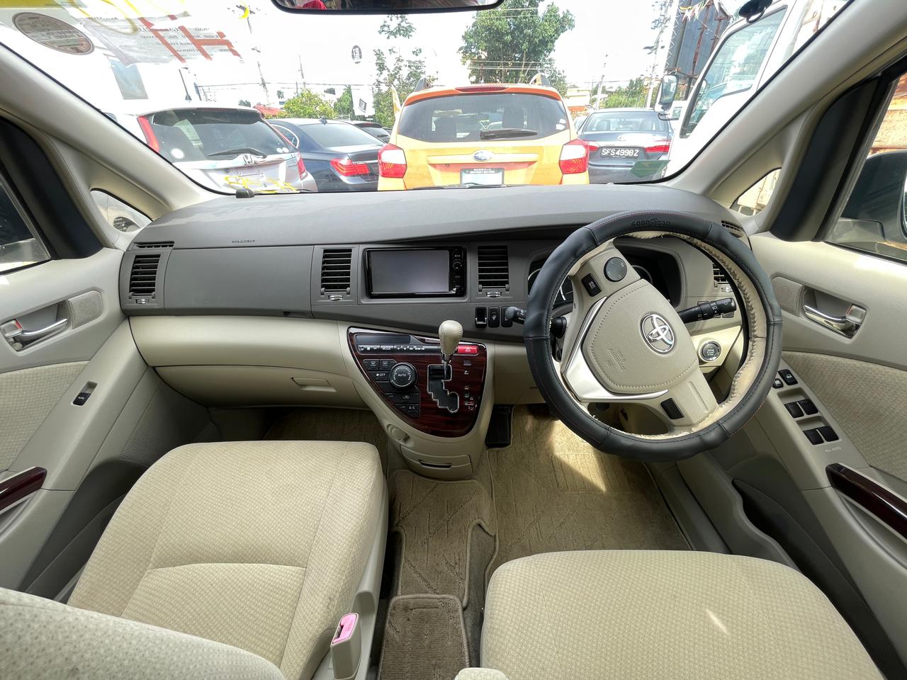 2015 Toyota Isis