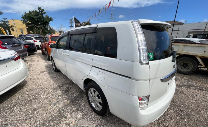 2015 Toyota Isis