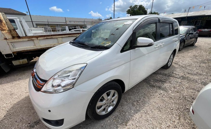 2015 Toyota Isis