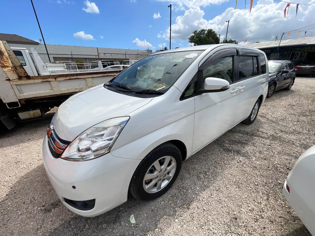 2015 Toyota Isis