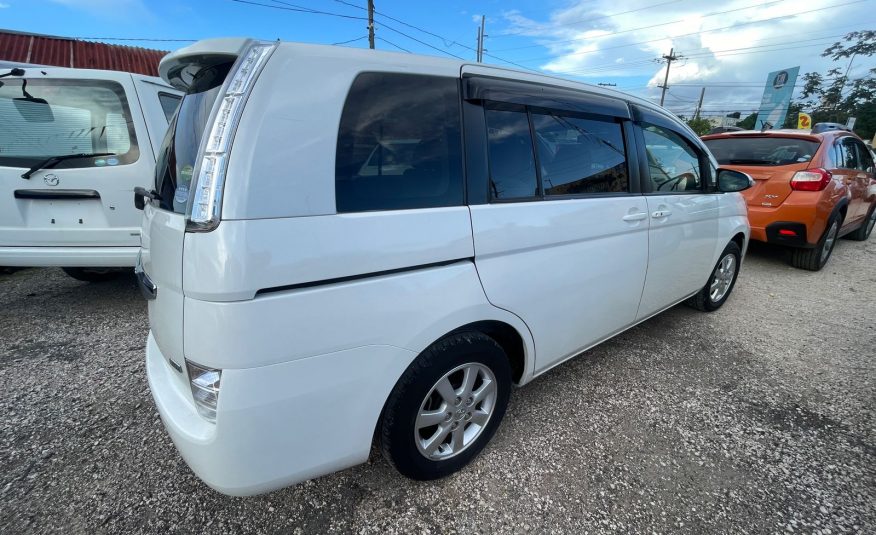 2015 Toyota Isis