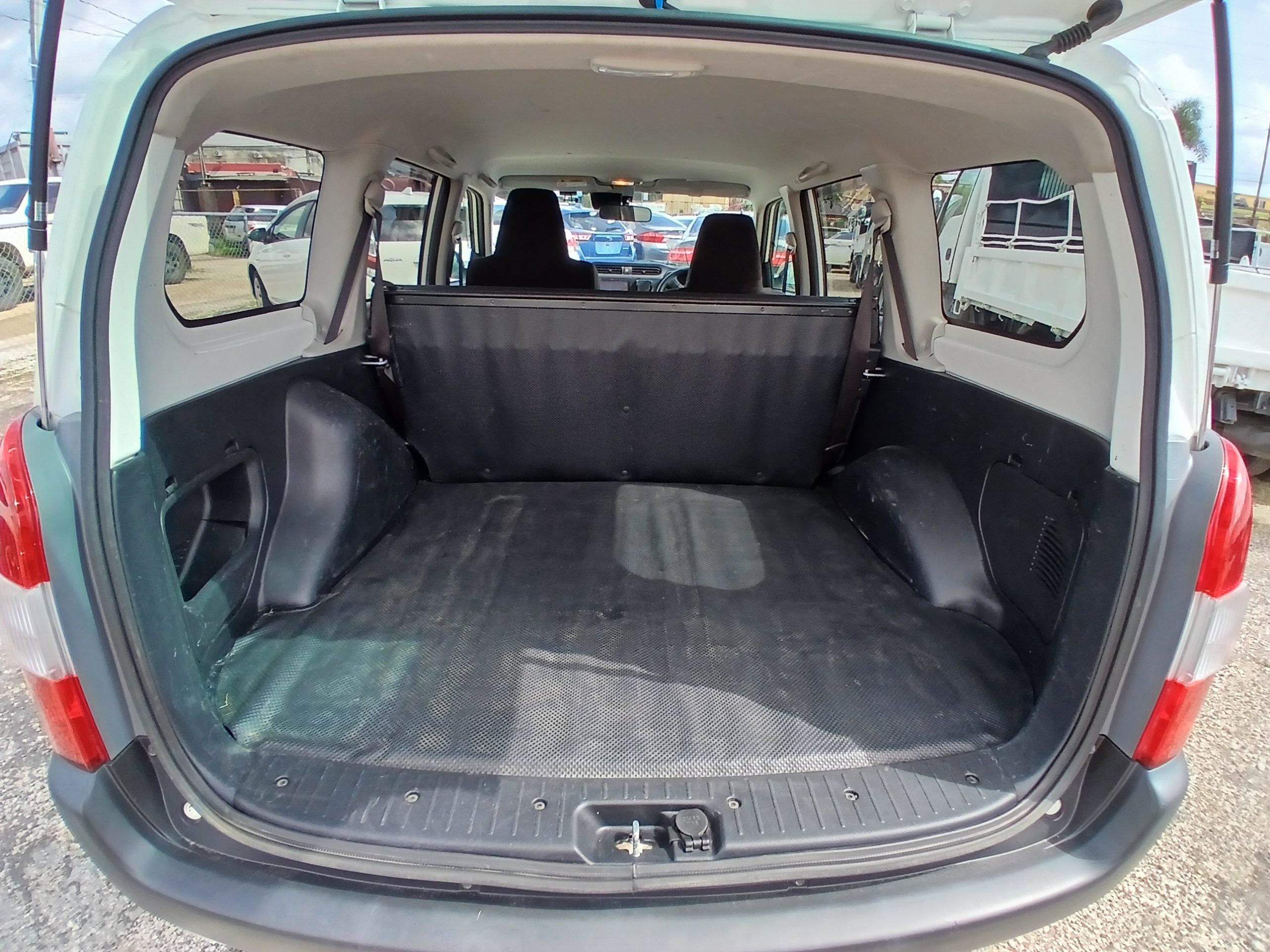 2020 Madza Familia Van