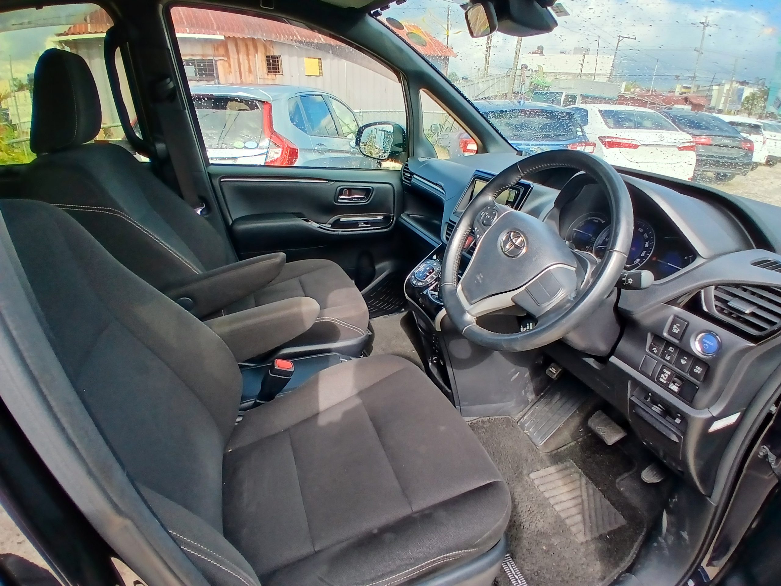 2017 Toyota Esquire Hybrid